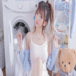 公交车上的尴尬时刻：被蹭流水了怎么办？巧妙解决不再尴尬
