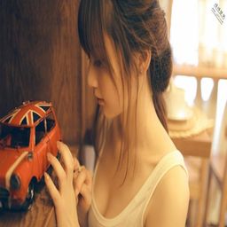 趣谈：扒下美女的内衣挠痒痒背后的文化与心理解析